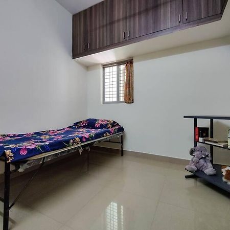 Comfy 2-Bedroom House In Sanjaynagar, Bengaluru Eksteriør billede