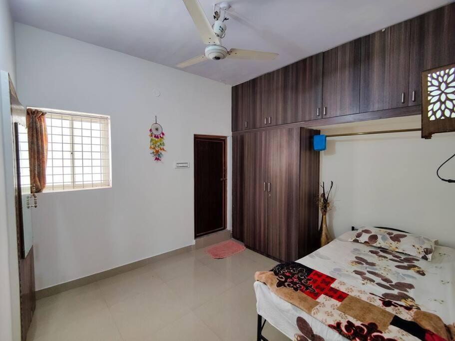 Comfy 2-Bedroom House In Sanjaynagar, Bengaluru Eksteriør billede