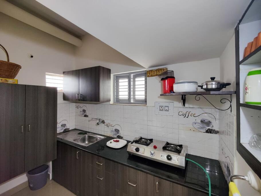Comfy 2-Bedroom House In Sanjaynagar, Bengaluru Eksteriør billede
