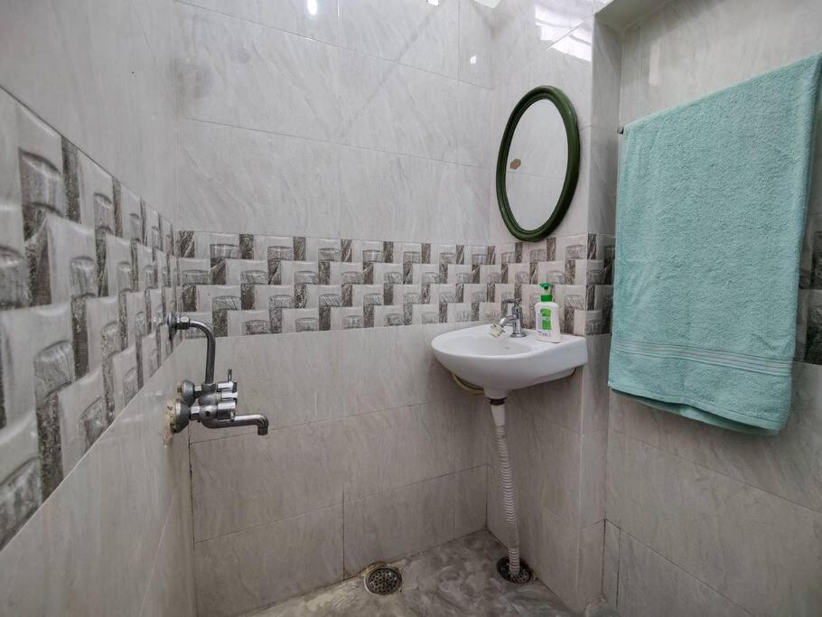 Comfy 2-Bedroom House In Sanjaynagar, Bengaluru Eksteriør billede