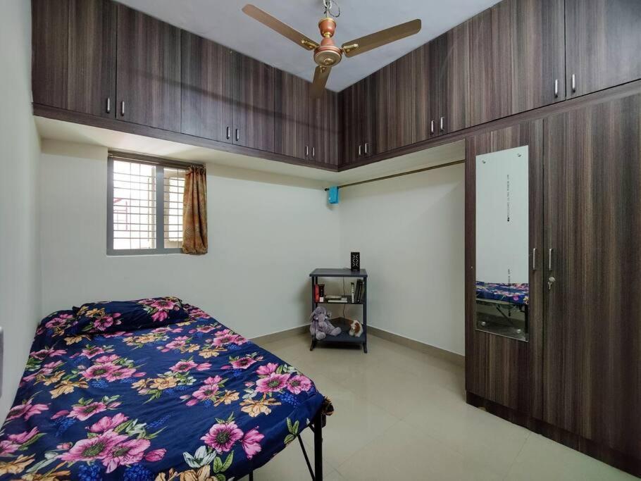 Comfy 2-Bedroom House In Sanjaynagar, Bengaluru Eksteriør billede